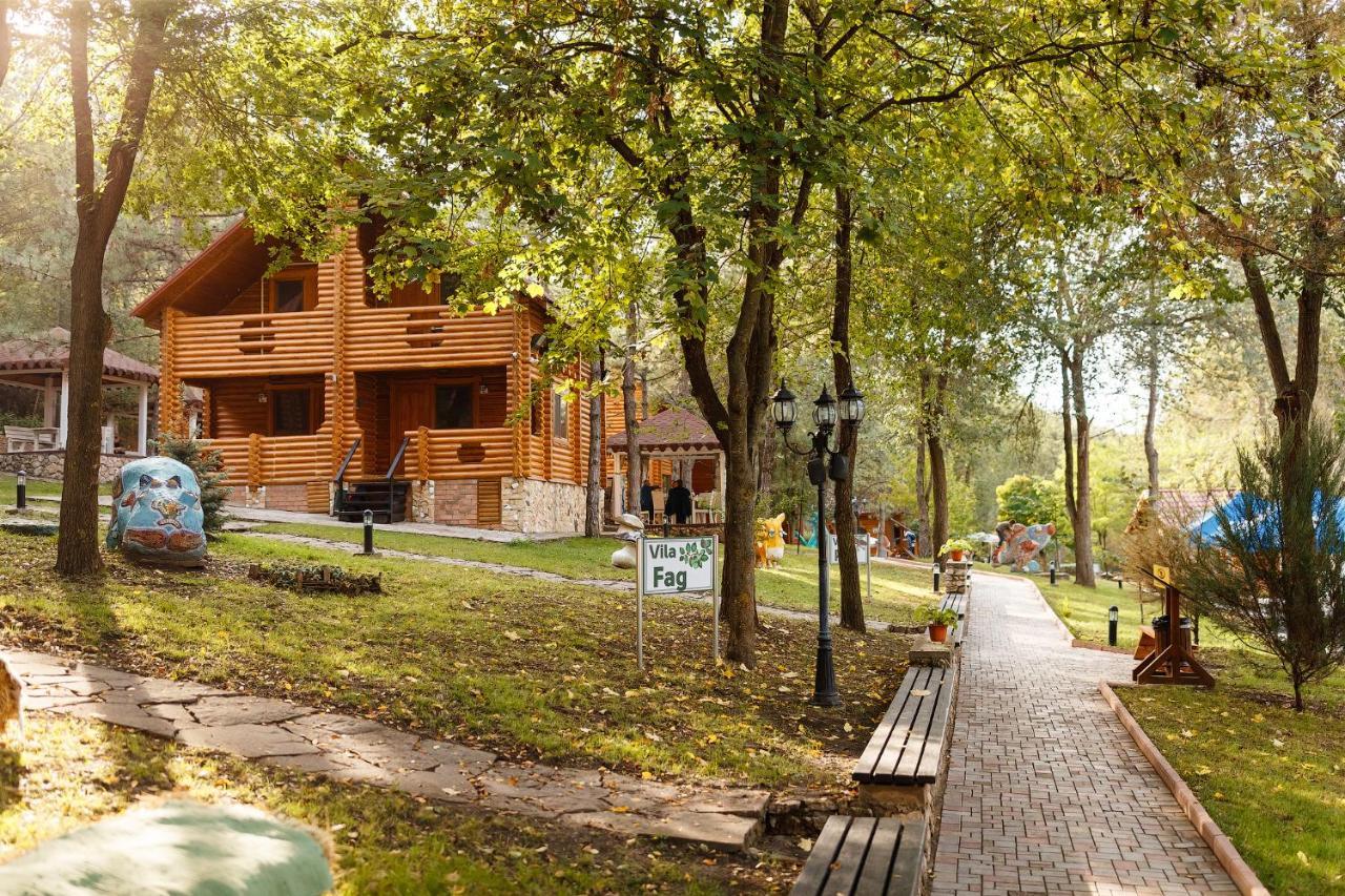 Sky Land Camping & Resort Cricova Exteriör bild