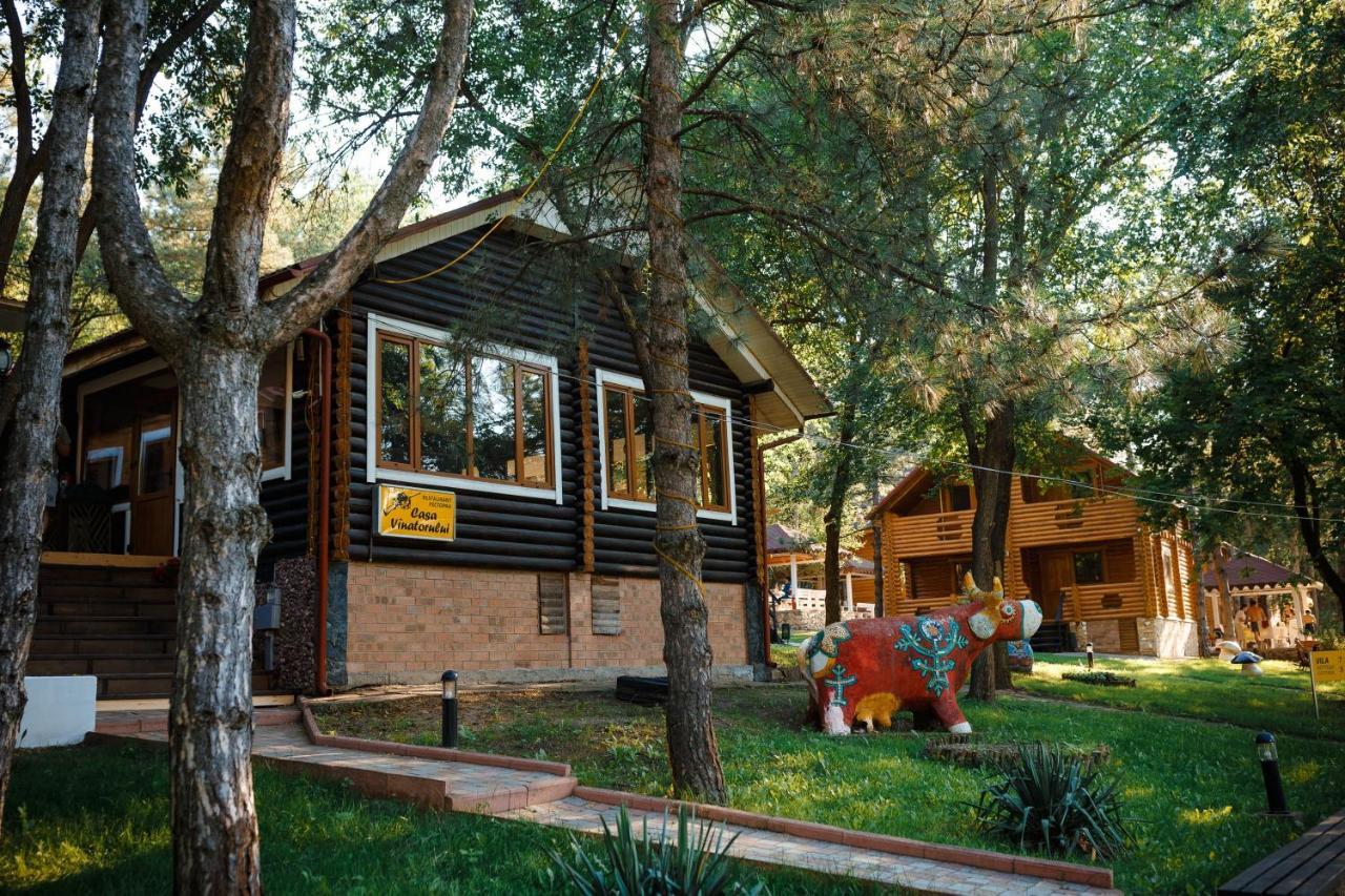 Sky Land Camping & Resort Cricova Exteriör bild