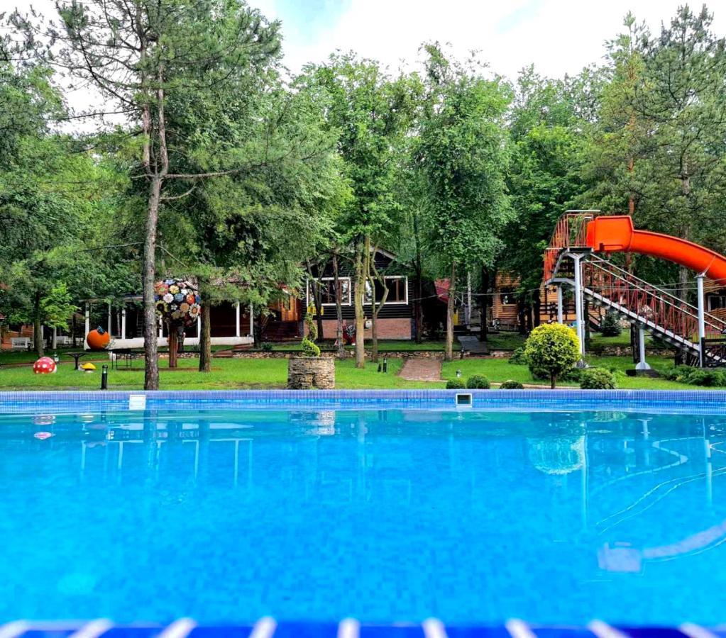 Sky Land Camping & Resort Cricova Exteriör bild