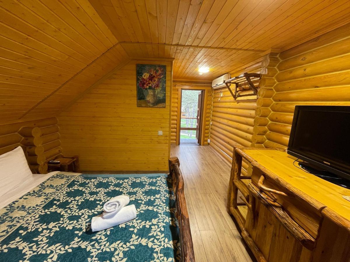Sky Land Camping & Resort Cricova Exteriör bild