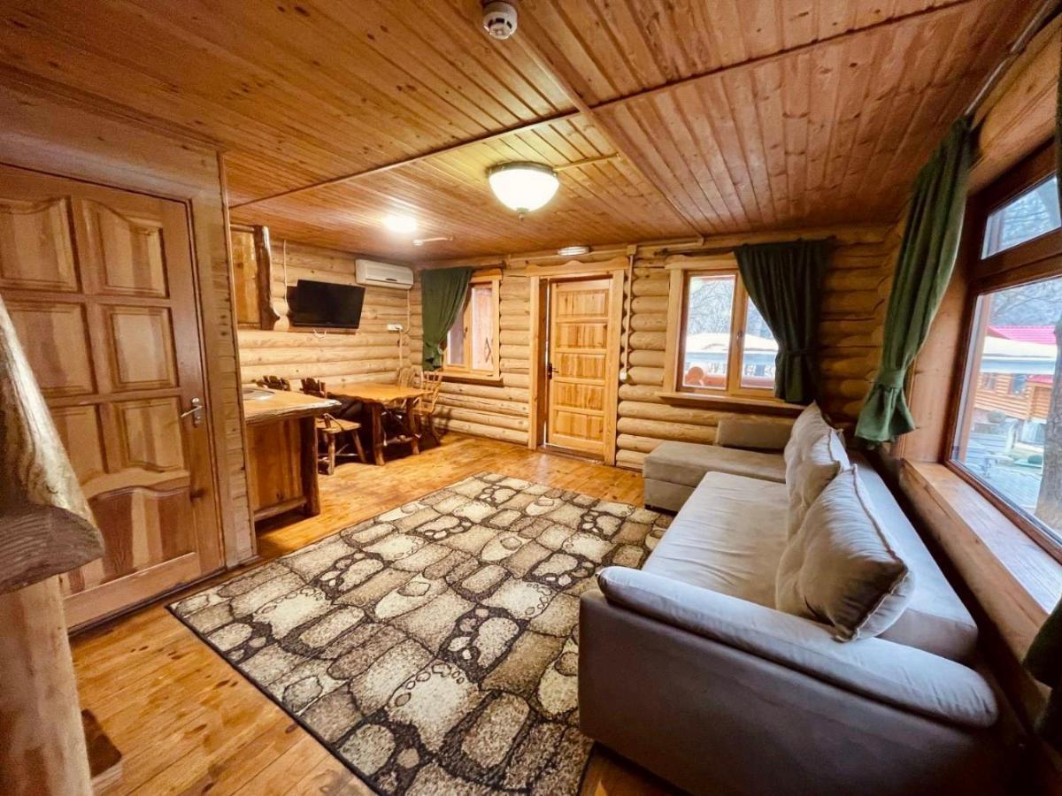 Sky Land Camping & Resort Cricova Exteriör bild