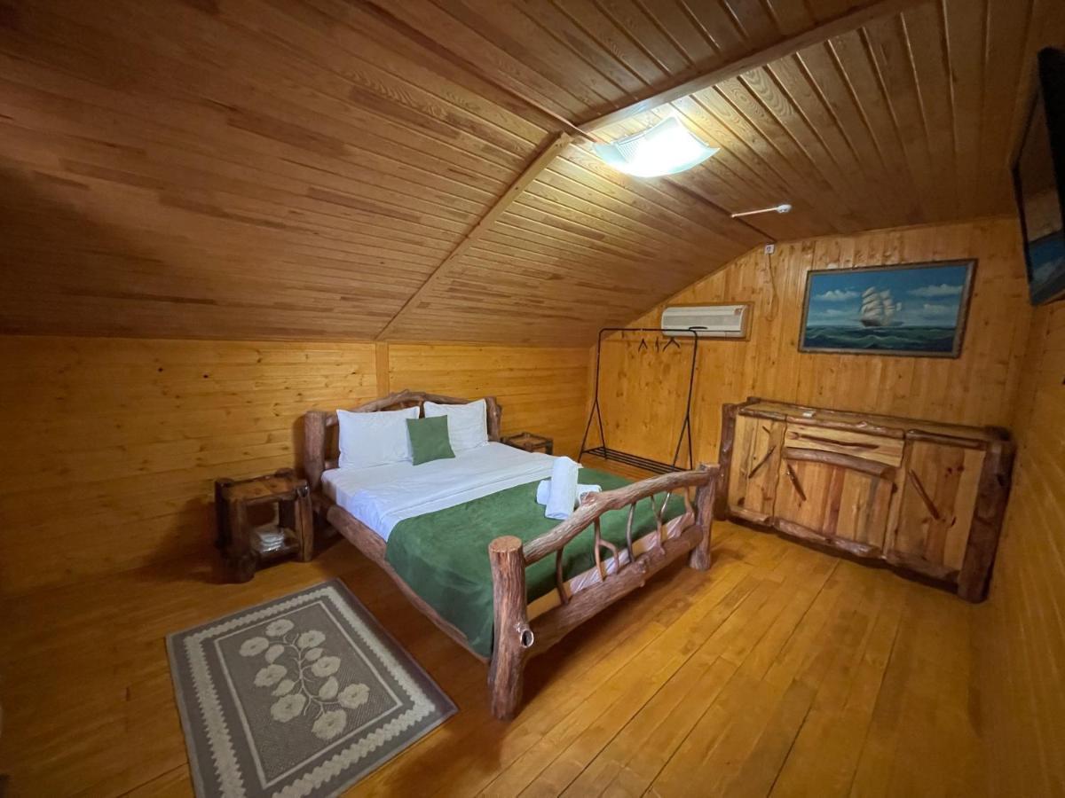 Sky Land Camping & Resort Cricova Exteriör bild